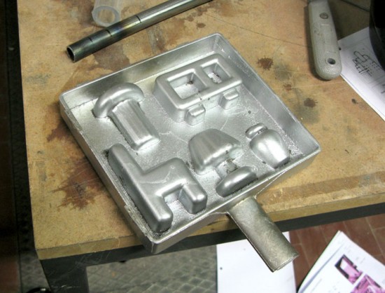 Sapore dei Mobili: work in progress, cast aluminum pan