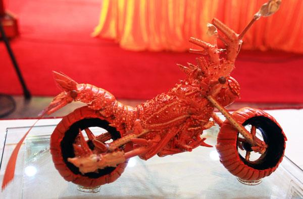 Lobster Motorcycle © Huang Mingbo
